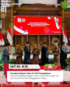 Mengheningkan Cipta di TMP Ronggolawe